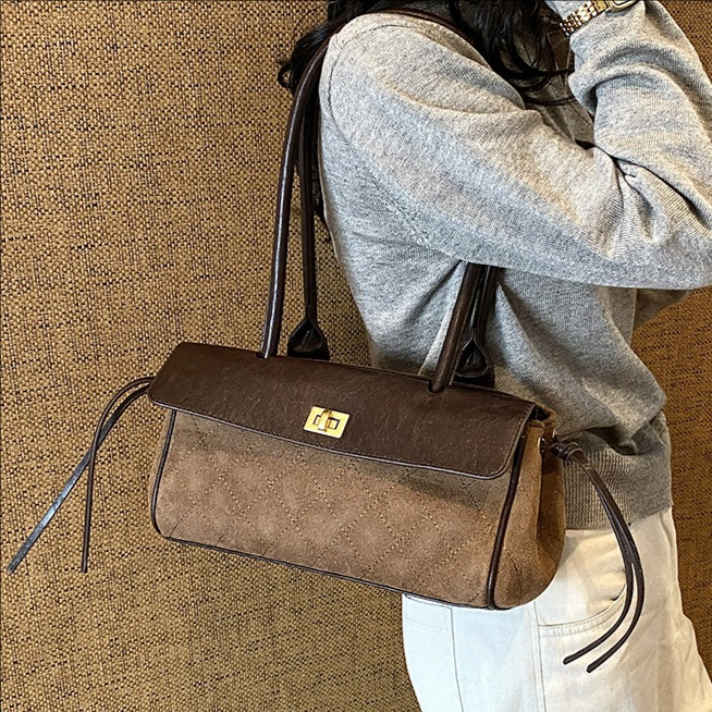 Korean-style quilted underarm baguette bag for women, 2026 new model, large-capacity commuter handbag, simple and textured shoulder bag for women