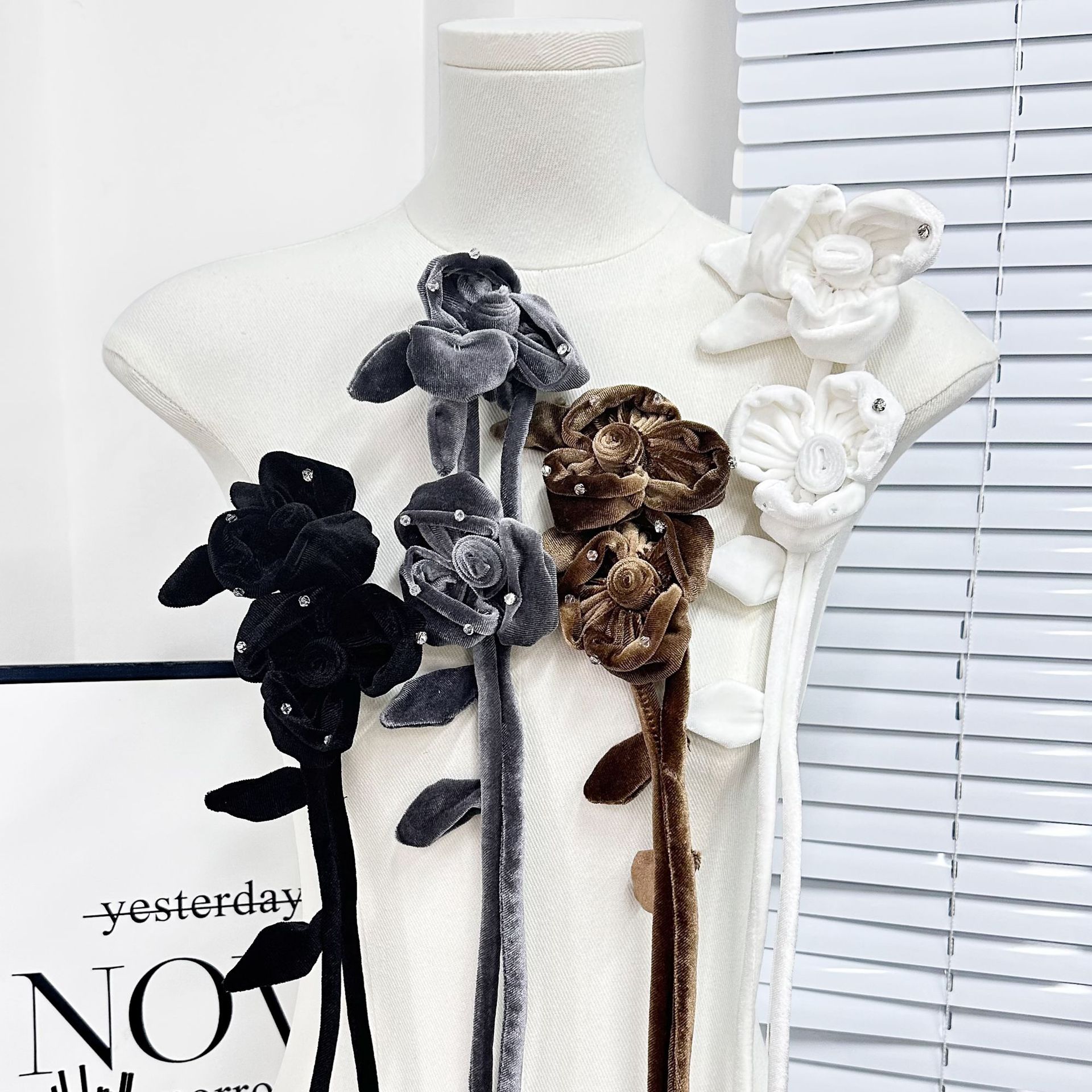 Nuevo estereoscópico tela flor broche pin desmontable bolsas decorativas toque de cabeza suéter chaqueta accesorios decorativos