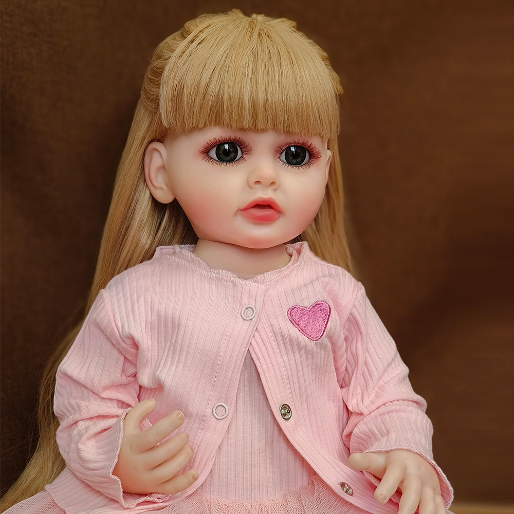 Muñeca suave artificial de 55cm, muñeco realista con cara sonriente, oso de fresa que puede entrar en el agua para acompañar el juguete de muñeca