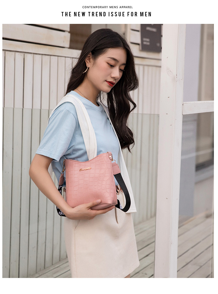 Crocodile Pattern Crossbody Bucket Bag With Webbing Shoulder Strap_voghion.com