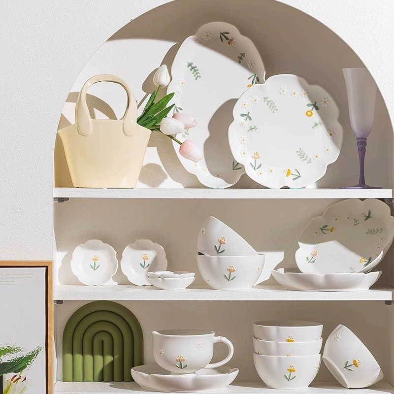 Ceramic Tableware 2023 Collection, High-Quality Relief Daisy Design for Home Dining