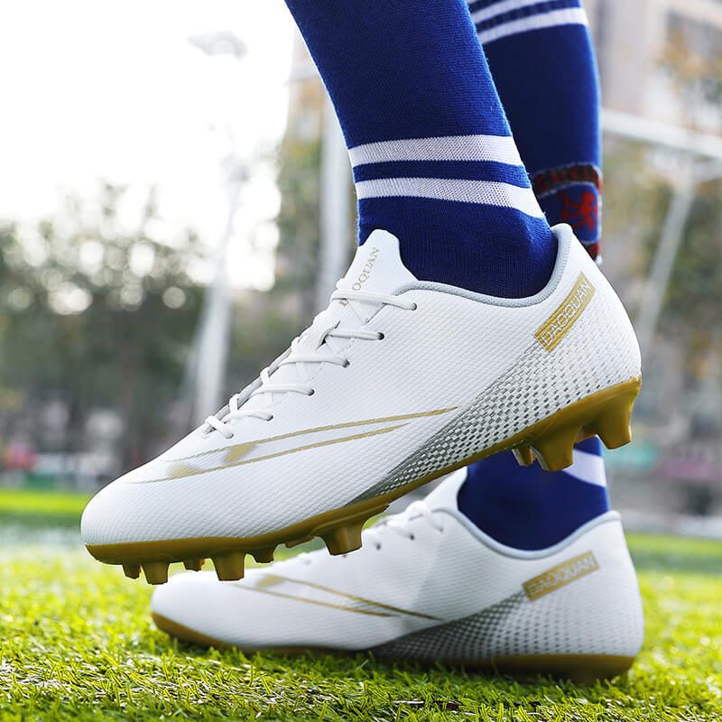 2050 белых длинных ногтей