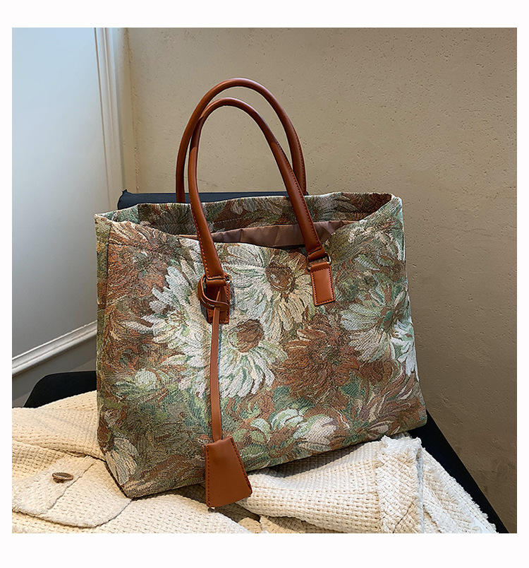 2021 new fashion embroidery shoulder bag autumn and winter texture commuter tote bagpicture10