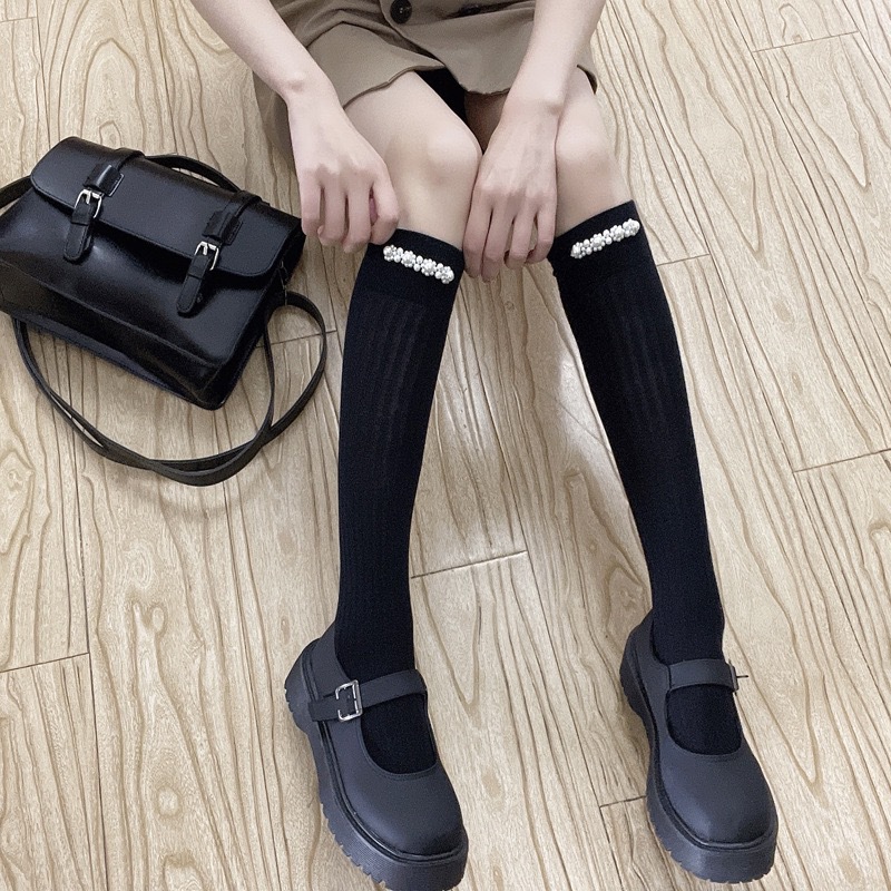 Melnas rudens vidus un ziemas sieviešu kokvilnas pērļu tievējošas baltās garās caurulītes, jaukas interneta slavenību modernas teļa zeķes_voghion.com