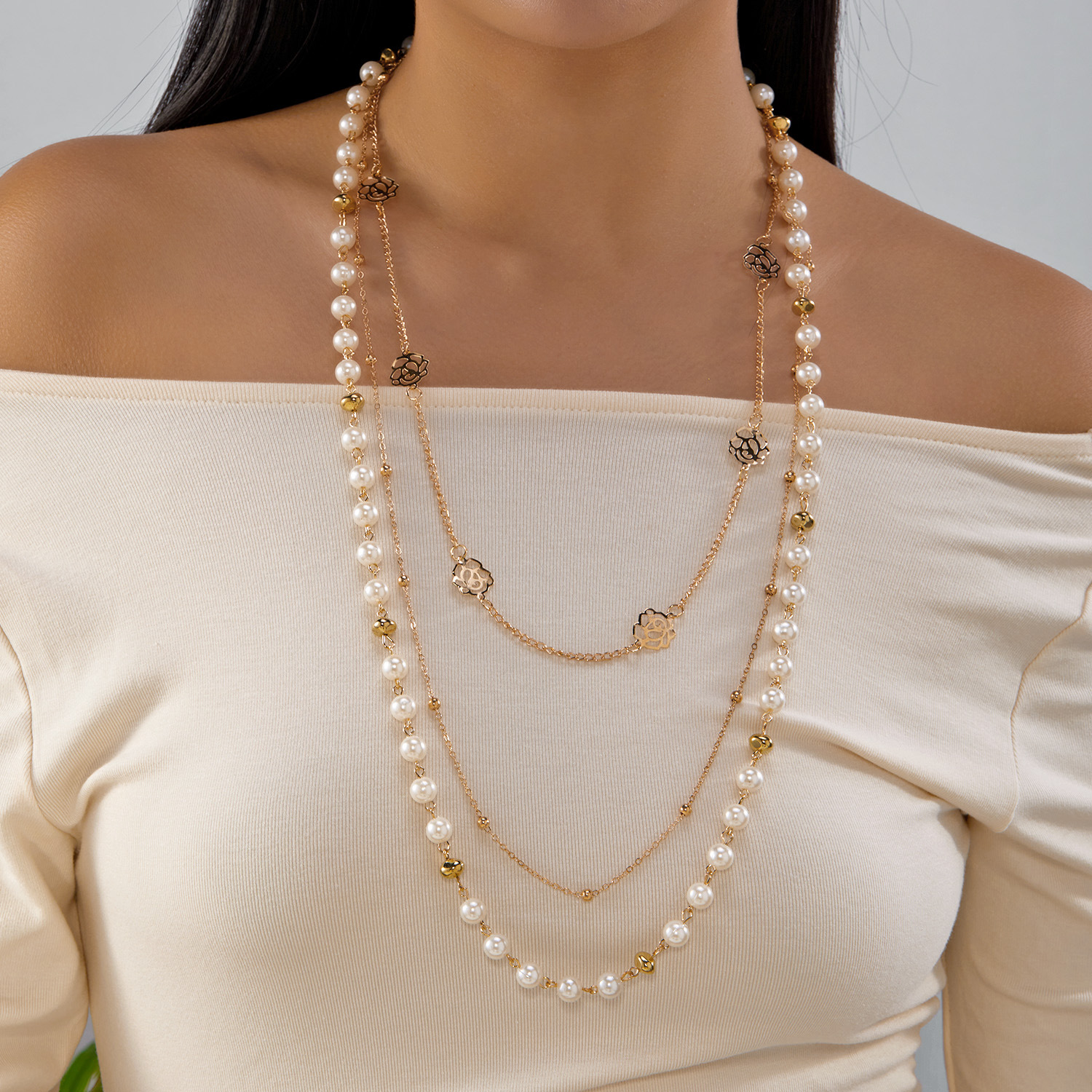 Long necklace from pearl