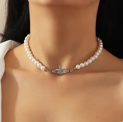 European and American cross-border fashion accessories, retro niche temperament, Western Empress pearl necklace with diamond Saturn pendant, necklace.
