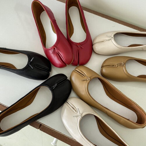 2024 New Split Toe Shoes Pig's Trotter Shoes Women's Spring Soft Sole Little Red Shoes Flat Shoes Women's Soft Sole Sheepskin Pump Shoes