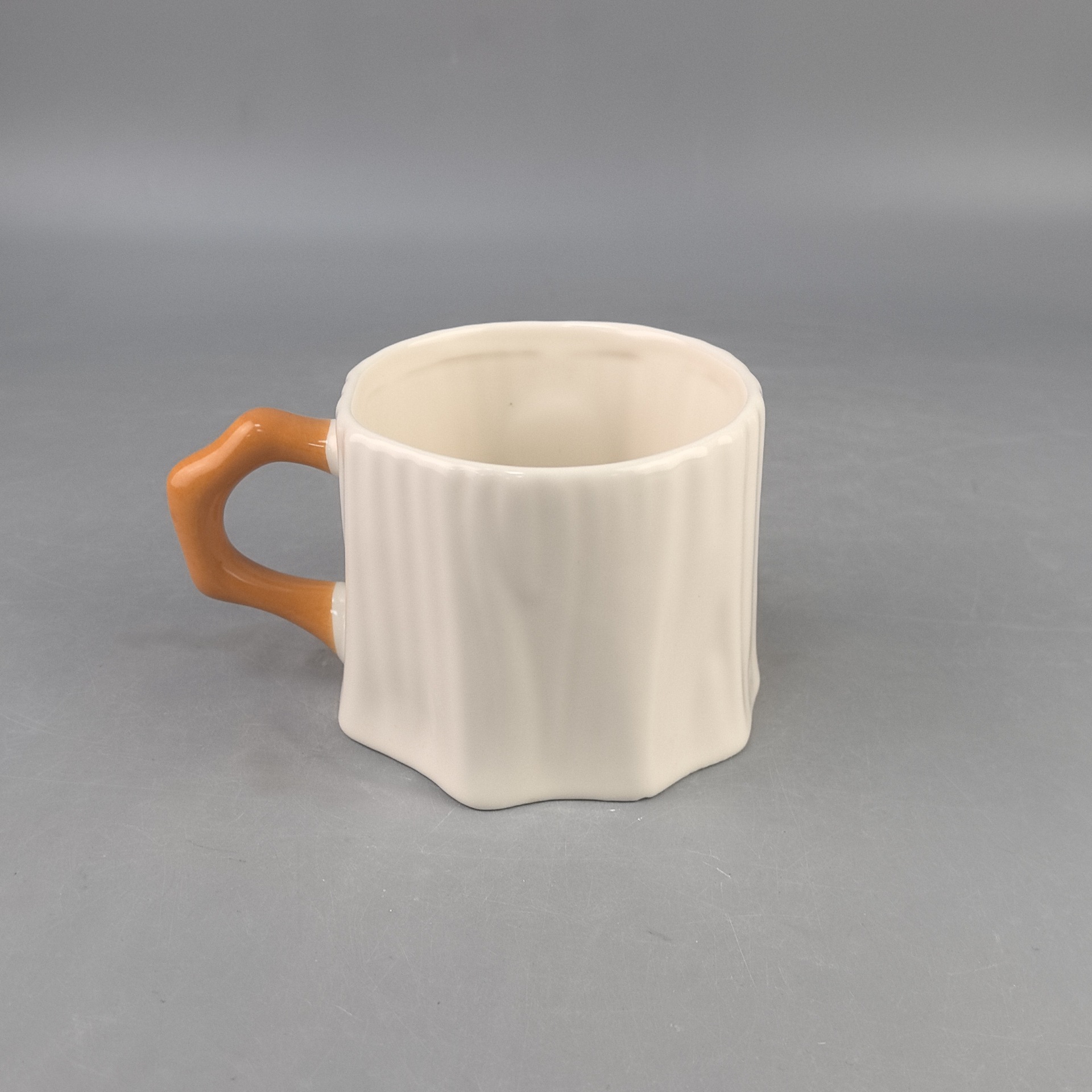 Taza de café de cerámica de tocón de la serie del bosque de otoño de temperatura media Taza con forma de tocón de dibujos animados lindo Oficina del hogar