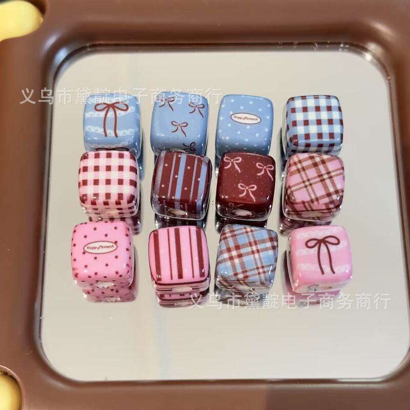 Retro Pink and Blue Plaid Square Beads DIY Acrylic Bag Hanging Mobile Phone Chain Keychain Clothing Accessories Material Retro Pink and Blue Plaid Square Beads DIY Acrylic Bag Hanging Mobile Phone Chain Keychain Clothing Accessories Material