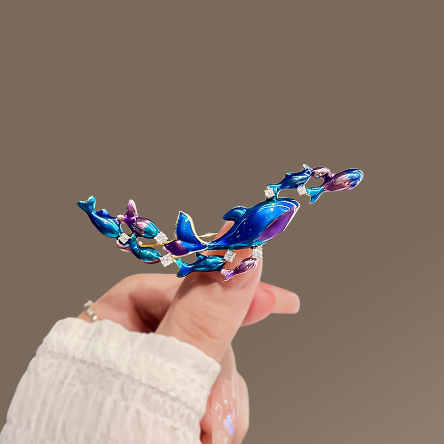 Blue Whale Group Brooch, High-End Female Niche Design Pin Accessories, Elegant and High-End Corsage, Clothing Accessories
