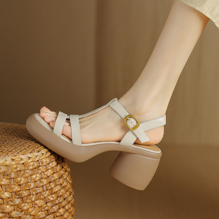 Retro fashionable sandals heels platform open toe with a strap