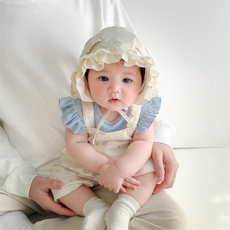 Sombrero de bebé primavera y verano nuevo estilo protector solar para bebés, encaje para bebés y niños pequeños, gorras de palacio de luna pequeña, gorras de protección para los oídos de fontanela