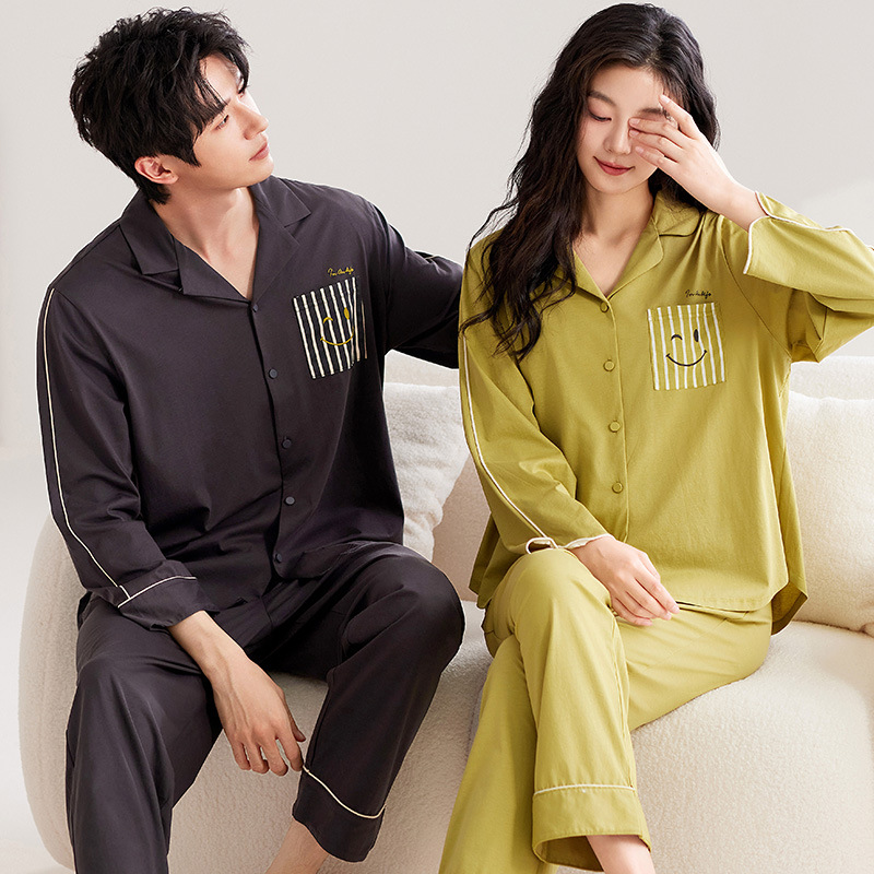 Pijamas de pareja estilo primavera y otoño, conjunto de ropa de dormir a rayas frescas de estilo coreano nuevo 2025 para hombre y mujer, manga larga, a la moda