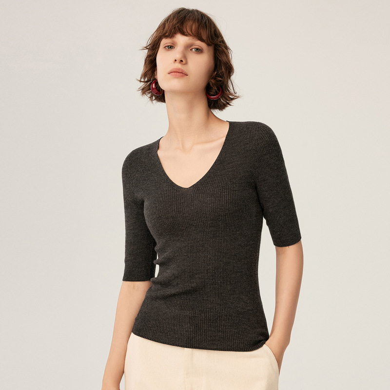 Seamless One-Piece 100% Worsted Pure Wool Sweater for Women V Neck Slim Thin Quarter-Sleeve Knitted Inner Layering Shirt