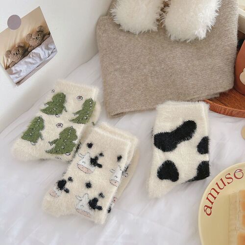 Autumn and winter plus velvet mink socks for women, warm and thickened cow-spotted home cute girl floor socks, confinement socks