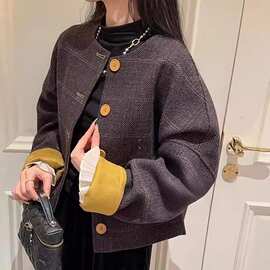 气质宽松圆领长袖时尚外套女2026年秋季新款时尚单排扣感上衣
