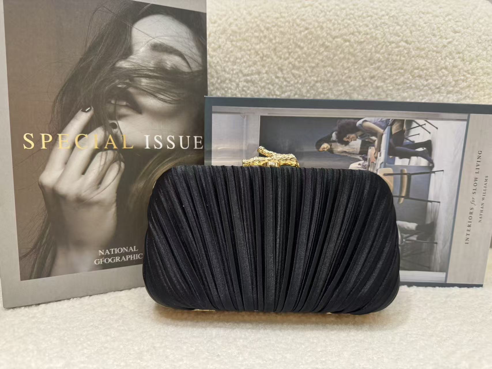 2025 nueva bolsa de cena retro transfronteriza, bolsas de mano de alta sensación, bolsas de cena de moda, bolsas de caja plegadas