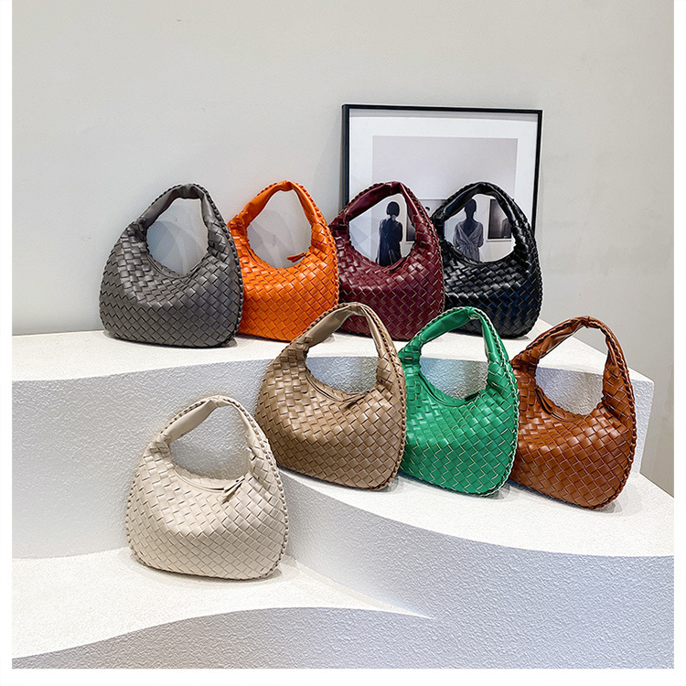 Women's Medium Pu Leather Solid Color Vintage Style Classic Style Weave Zipper Straw Bag display picture 17