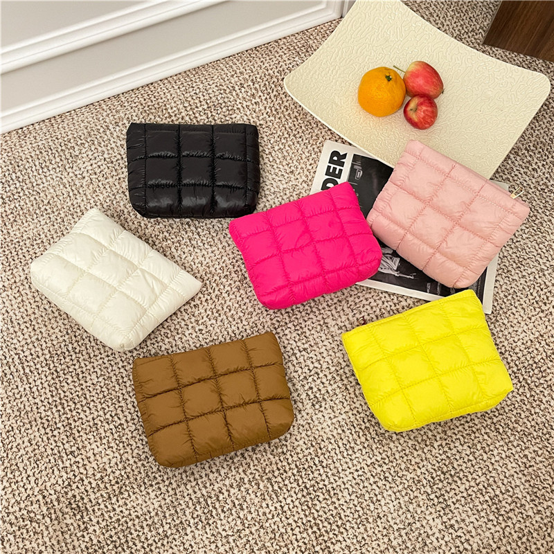 Este año, la moda coreana, bolsas plegables, mujeres, otoño y invierno 2025, nuevos bolsos casuales, bolsas de mano.