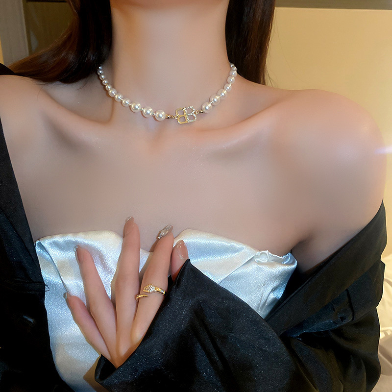 フランスの軽豪華な不規則なバロック真珠のネックレスの小さい大衆の鎖の鎖の毛の鎖の軽豪華な高級感の女性|undefined