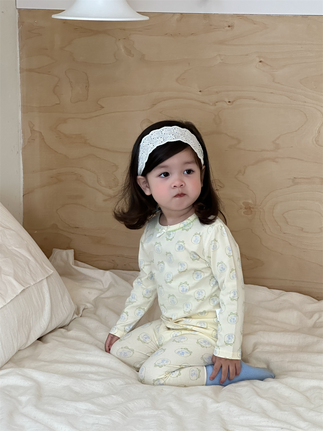 Pijamas infantiles de otoño conjunto de casa 2025 ropa de otoño ropa infantil coreana pijamas niñas ropa de hogar dos piezas