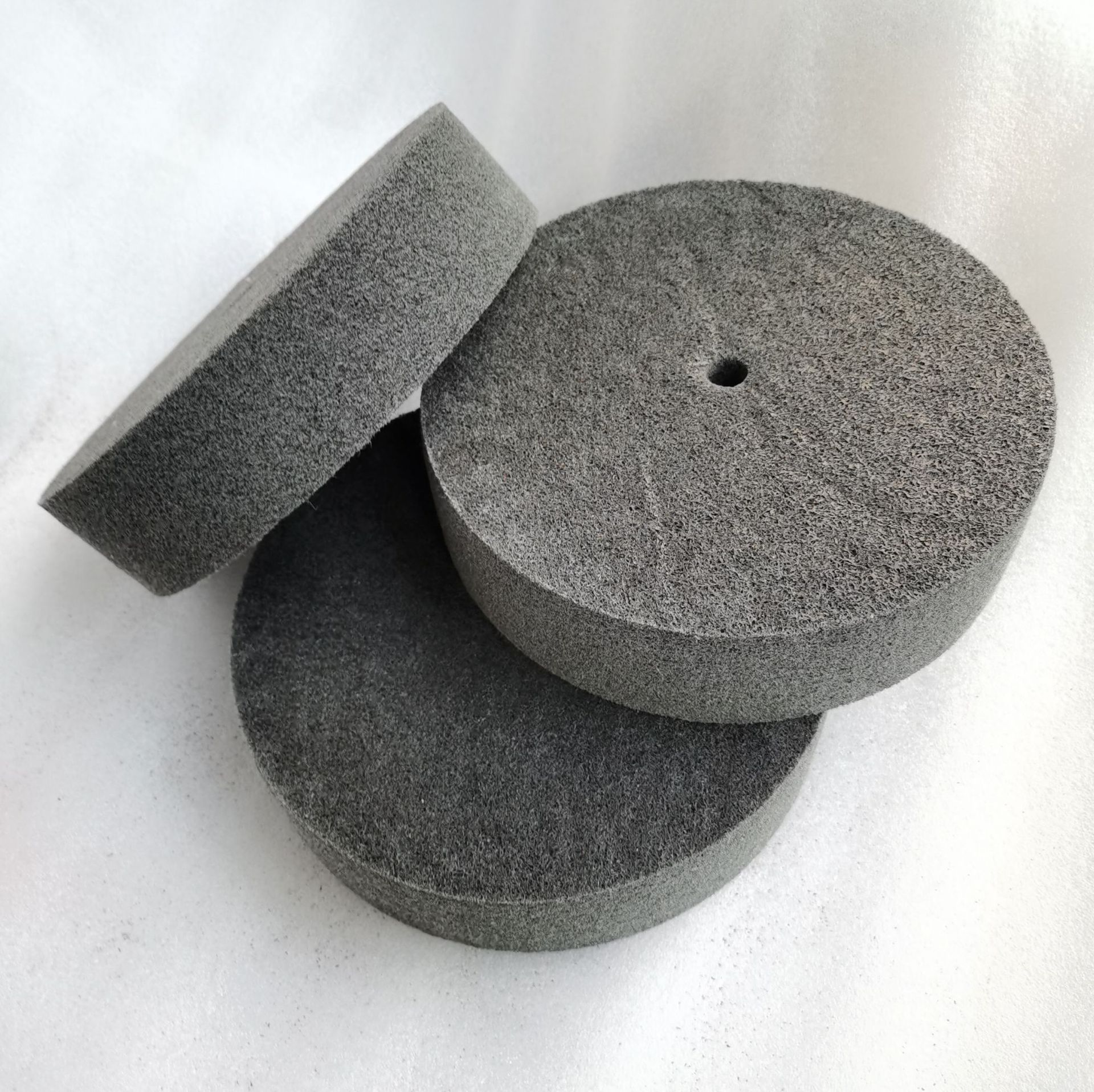 灰色尼龙轮纤维打磨轮不锈钢抛光轮小五金表面拉丝轮研磨不织布轮