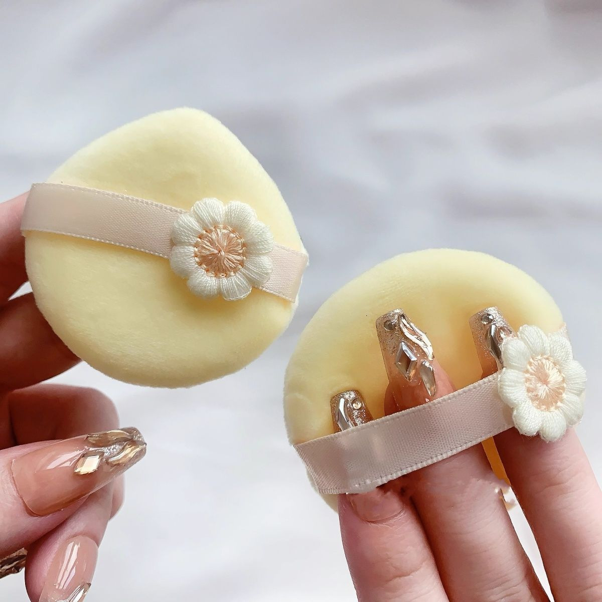 Polvo Maquillaje Ultra Suave - Flores Amarillas