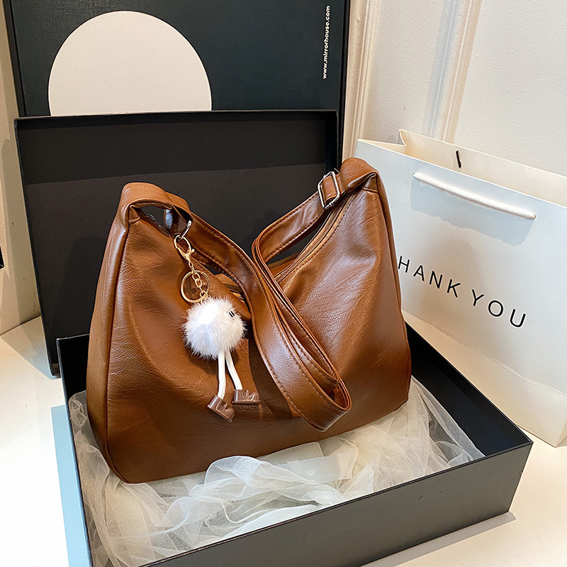 Bolsos de mujer de gran capacidad de invierno 2023 nuevo estilo urbano simple popular bolso de mensajero bolso de hombro de moda al por mayor