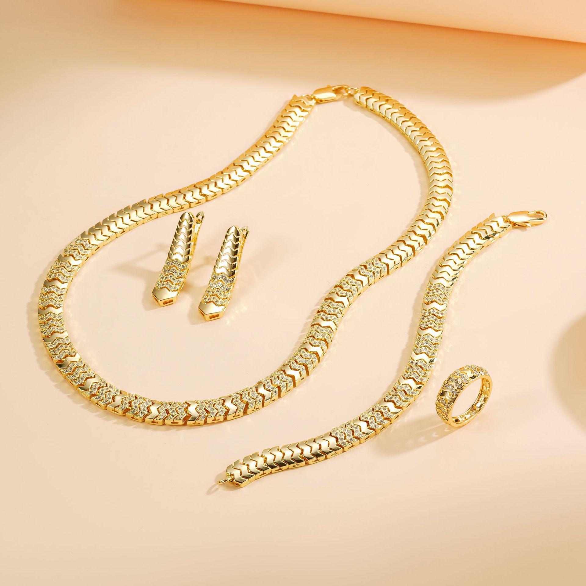Joyería de textura europea y americana de alta calidad conjunto de collar de clavícula pulida collar de pulsera simple aretes anillo conjunto de cuatro piezas