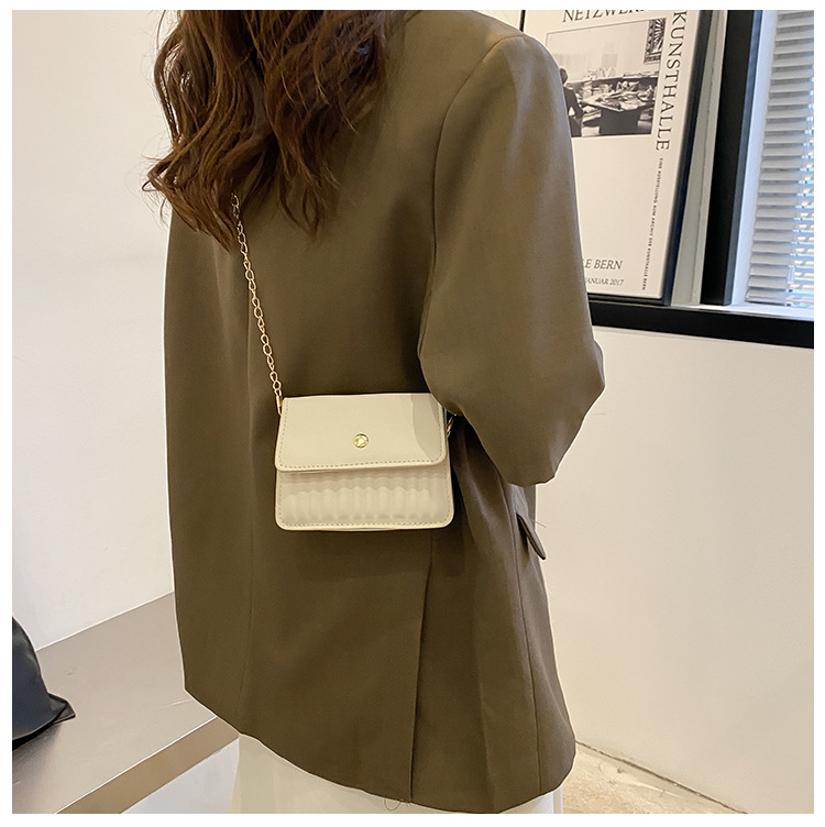 Women's Medium Pu Leather Solid Color Basic Flip Cover Shoulder Bag display picture 36