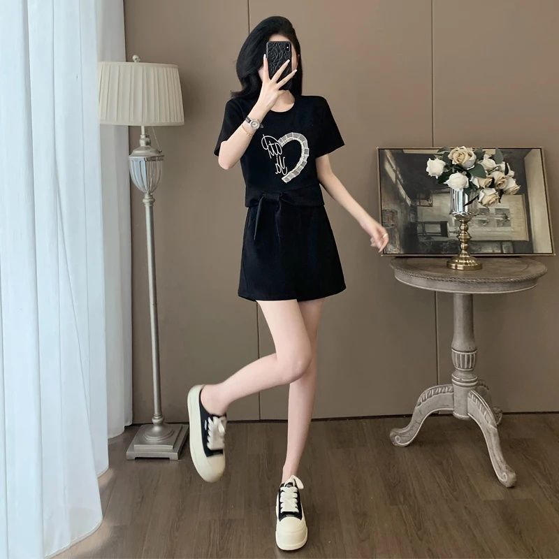 ヨーロッパとアメリカの国境を越えた外国貿易は今年人気で美しい夏服、女性の半袖ショーツ、ファッショナブルなカジュアルスポーツスーツです|undefined