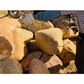 景观石材分类出售,黄蜡石假山石原石图片,吨位黄蜡石报价多少一吨