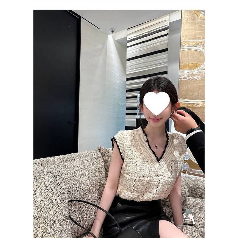 3/31 "Slow-Paced" Style Handmade Crochet Vest with Contrasting Edges in Chanel Style + Knitted Cardigan