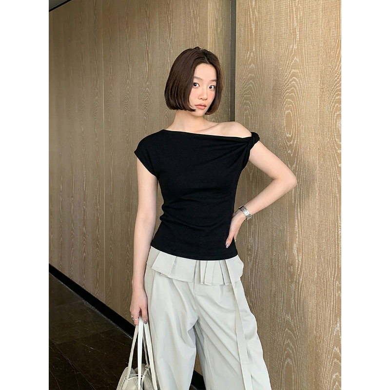 The Mind Irregular Asymmetrical Shoulder Twist Short-Sleeved T-Shirt 2026 Summer Korean Design Top T6312X