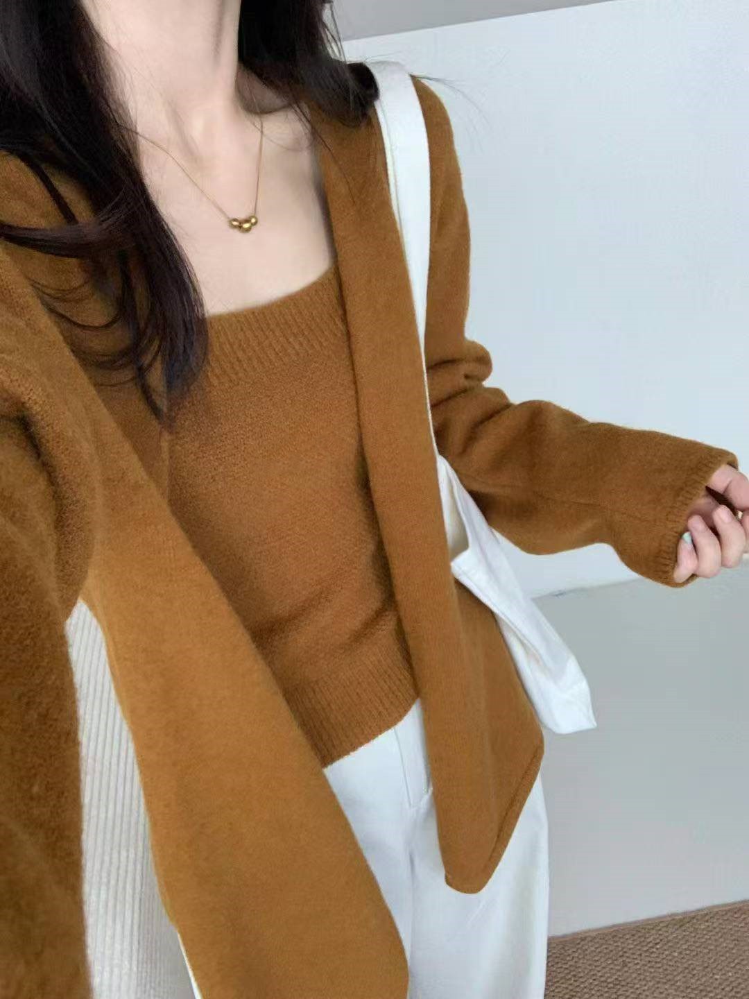 Solid color knitted cardigan