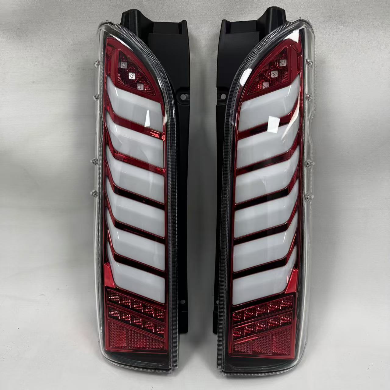Suitable for Toyota Hiace 200 series (2005-2018) car tail light modification to LED tail lights with sequential brake lights
