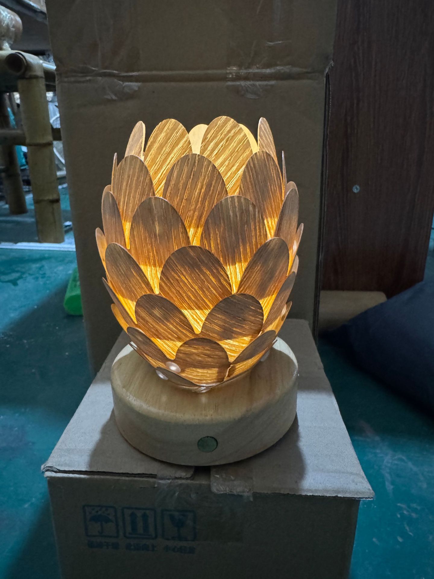 Atmósfera de estilo japonés lámpara de mesa recargable retro cama y desayuno dormitorio lámpara de noche sala de té antiguo decorativo lámpara de pie de Bambú