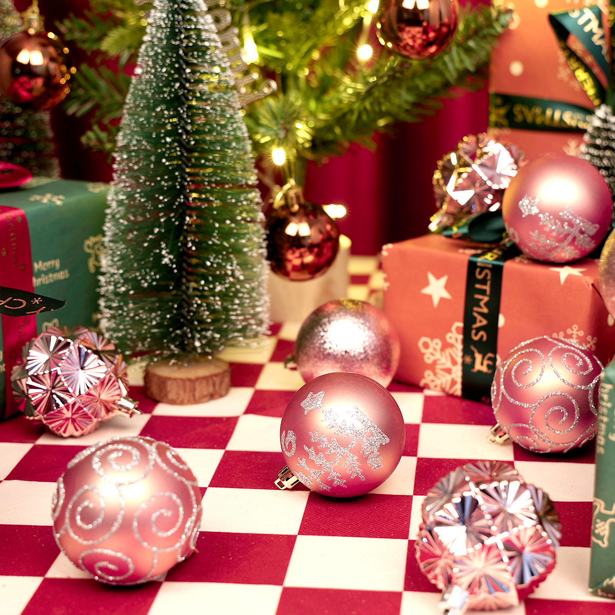 Nuevos productos transfronterizos de 6cm Navidad set de bolas de color de la familia centro comercial festivales diarios hermosos adornos colgantes de árbol de Navidad