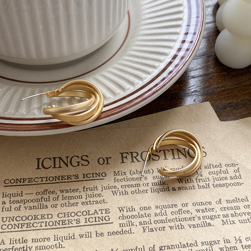 (Hong Kong style girl) Hong Kong style circle fashionable French cross earrings retro matte gold simple earrings