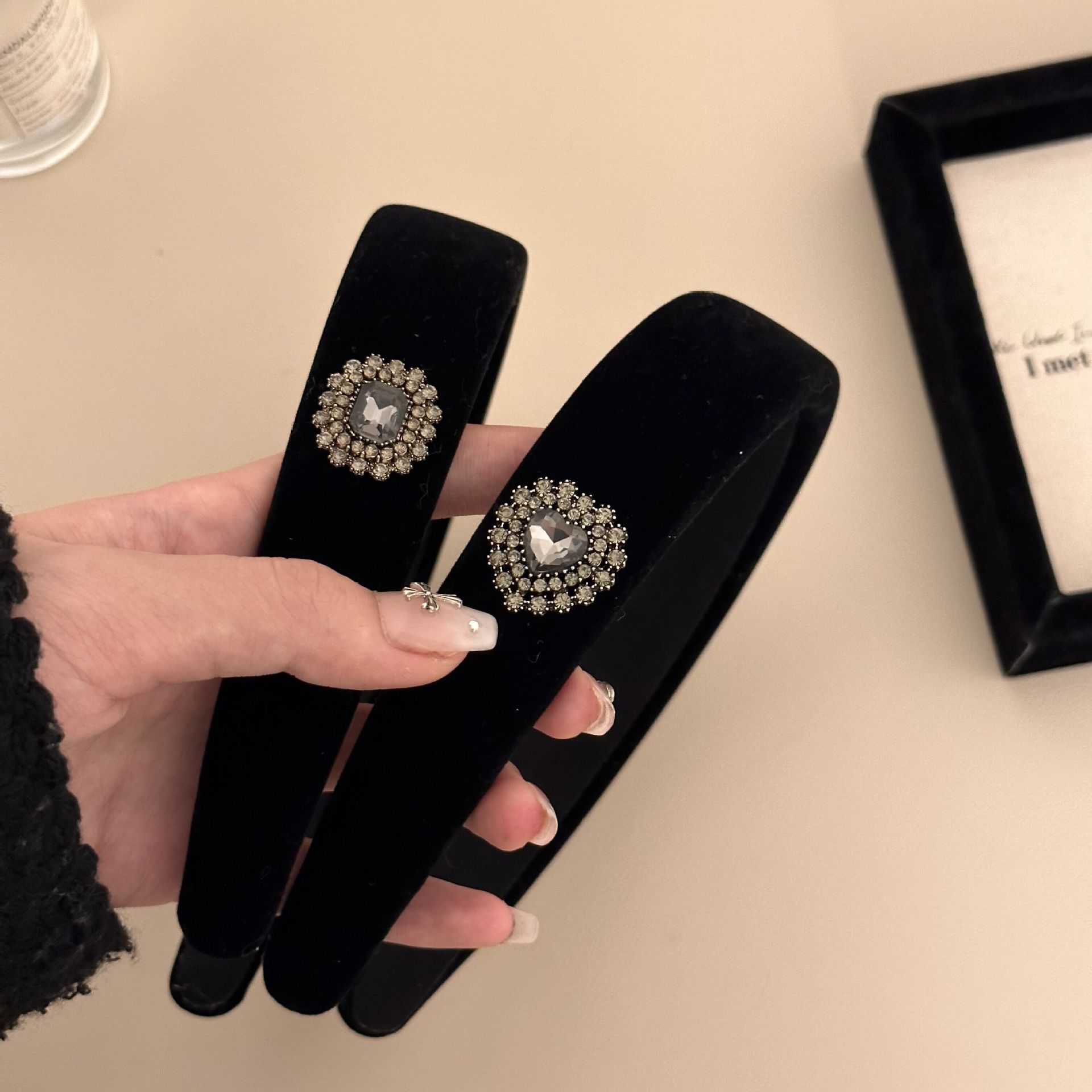 Paris Holiday ~ gem diamond black velvet headband high Skull top wide edge headband high-grade bow hair accessories