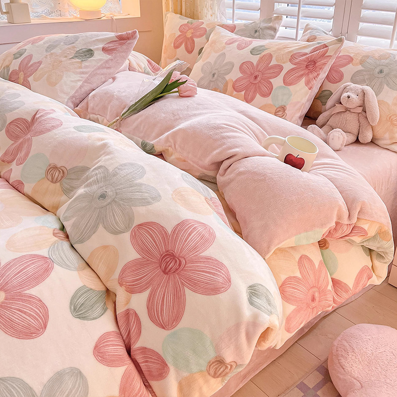 Pequeño conjunto de cuatro piezas de terciopelo de leche fresca 2025 nuevo invierno más edredón cubierta sábanas de terciopelo de coral ropa de cama
