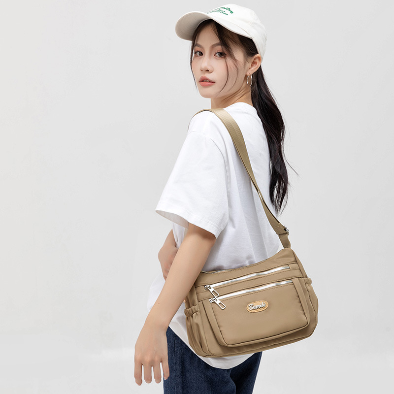 Bolso explosivo, tela de nailon para mujer, bolso de mensajero casual de gran capacidad, bolso de hombro ligero simple para madre de mediana edad para mujer