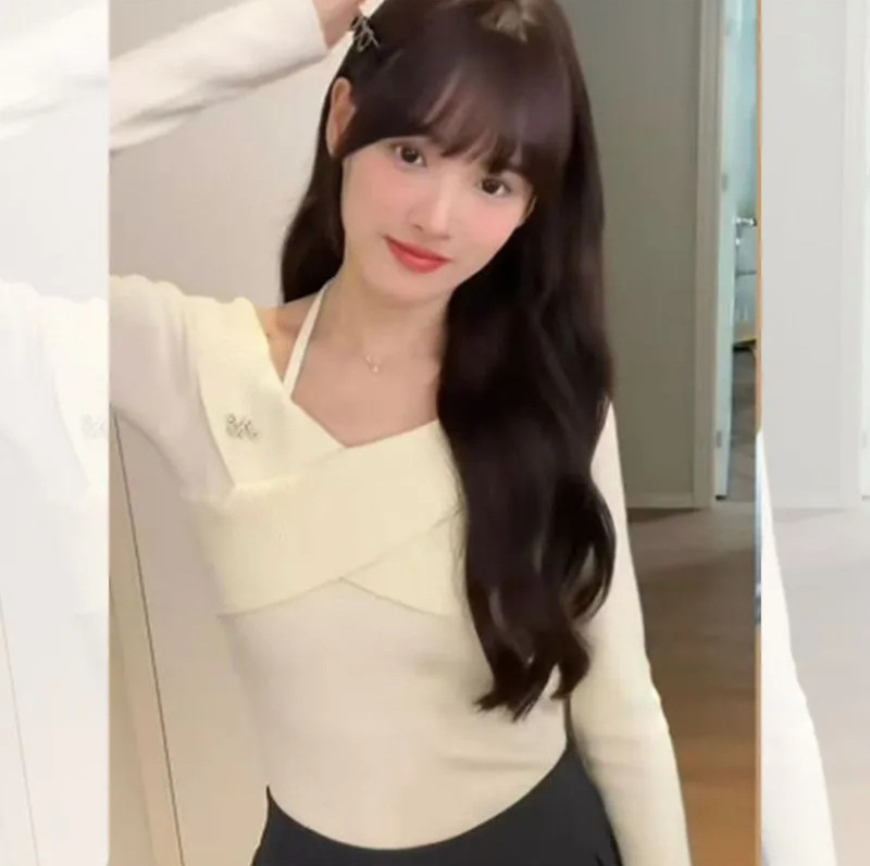 韩系蓝色一字肩挂脖针织衫女秋季设计感小众交叉修身显瘦短款上衣|undefined