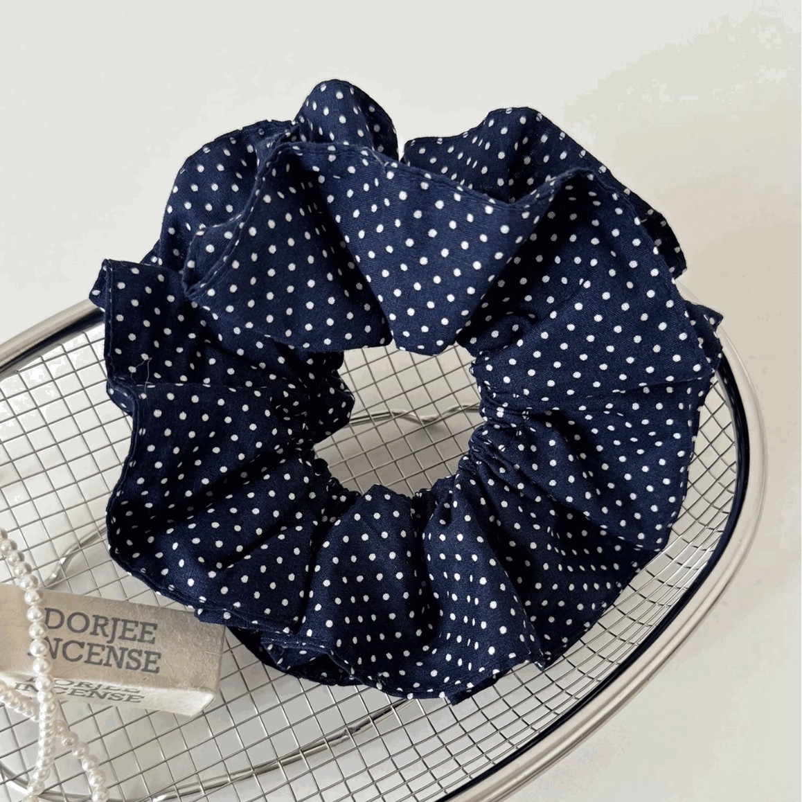 Corea retro azul marino de doble capa con lunares, anillo para el cabello, niña, estilo universitario, bola blanca, cabeza, cola de caballo, flor, banda elástica