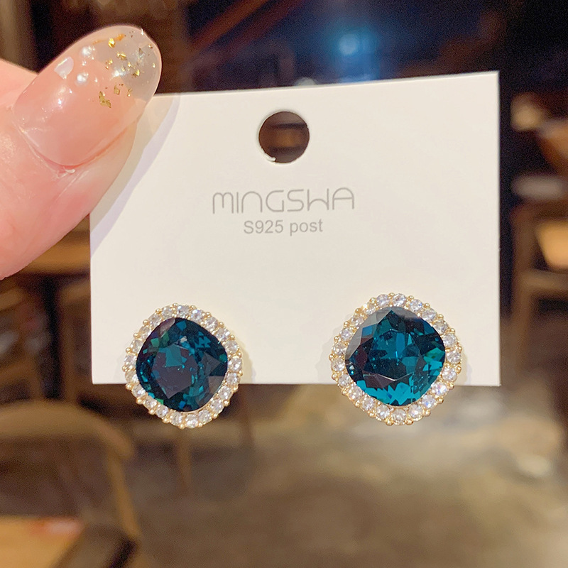 Retro Blue Crystal Female Diamond Alloy Earrings New display picture 3