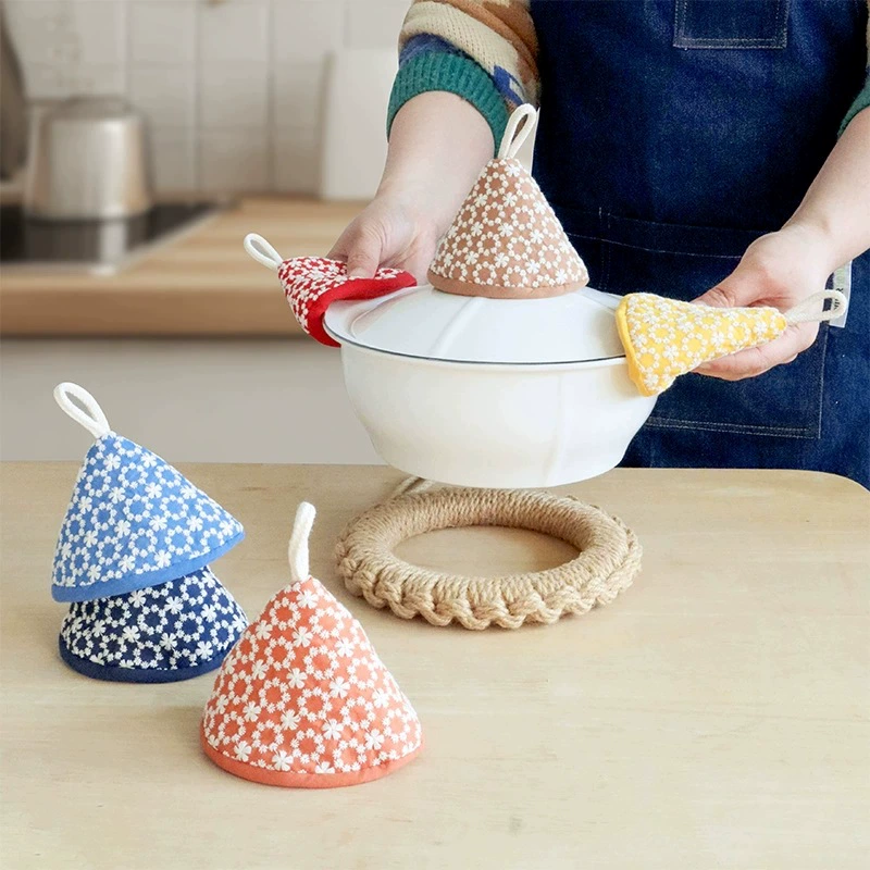 Небольшая цветочная вышивка в японском стиле Кухонная анти-горячий треугольник