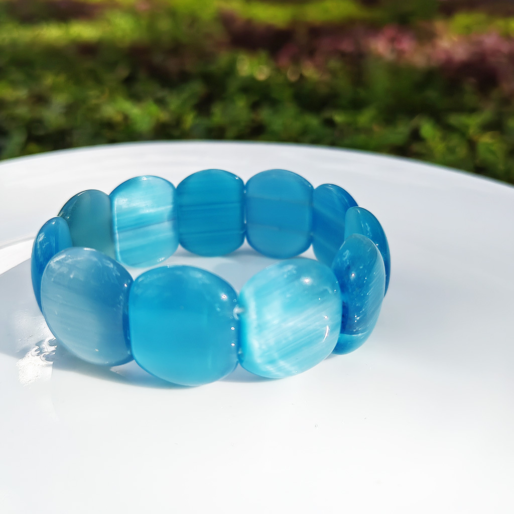 22*18mm 사이즈의 캣츠아이 블루 (Cat's Eye Blue)