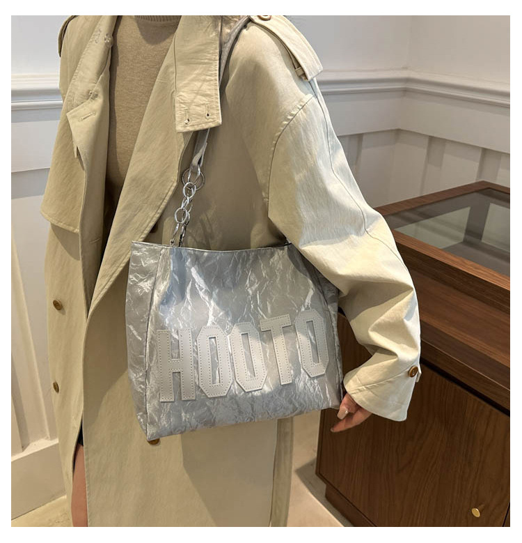 Large-capacity tote bag, high-quality and fashionable handbag for women, simple letter underarm bag for college students in class and at work undefined