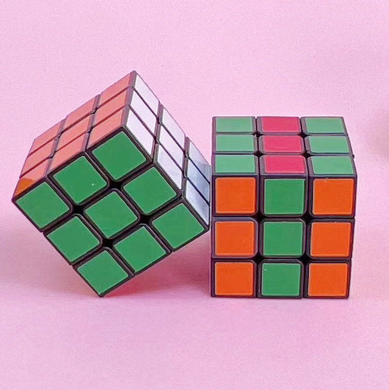 子供の知能のルービックキューブの3階のルービックキューブはキーホルダーのペンダントの3cmの小さいルービックキューブを持っています。|undefined