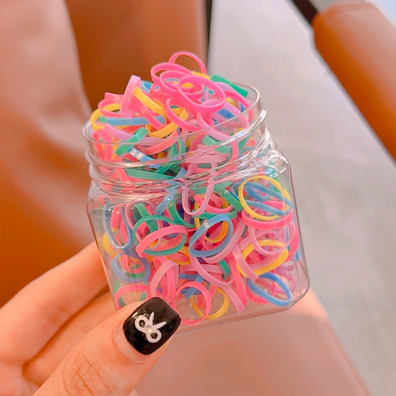 작은 항아리의 봄 색상은 약 250입니다.